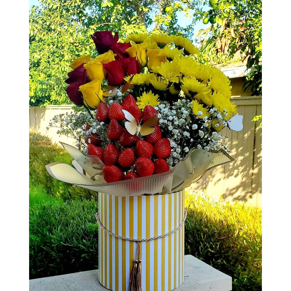 120440318_685679755714103_537865070487962196_n Set of 3, Large Round Flower/Gift Boxes with Lids, Color Stripes Design | W935