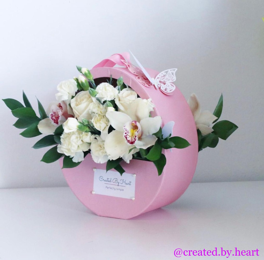 premium-quality-european-style-round-floral-flower-box-pink-w9649-1.jpg Round Shape Flower Gift Box, Black/White/Pink | W962