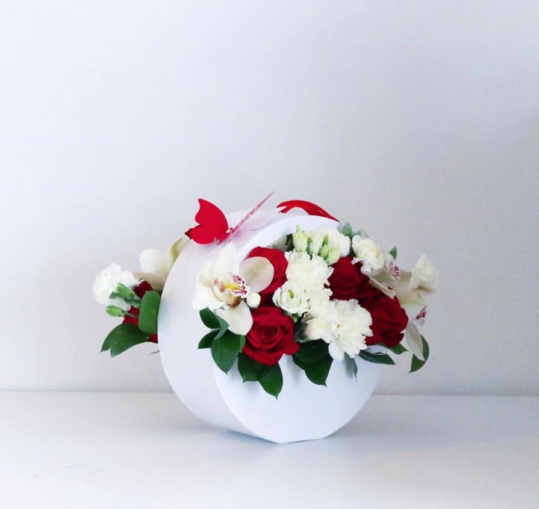 premium-quality-european-style-round-floral-flower-box-white-w9623-3.jpg Round Shape Flower Gift Box, Black/White/Pink | W962