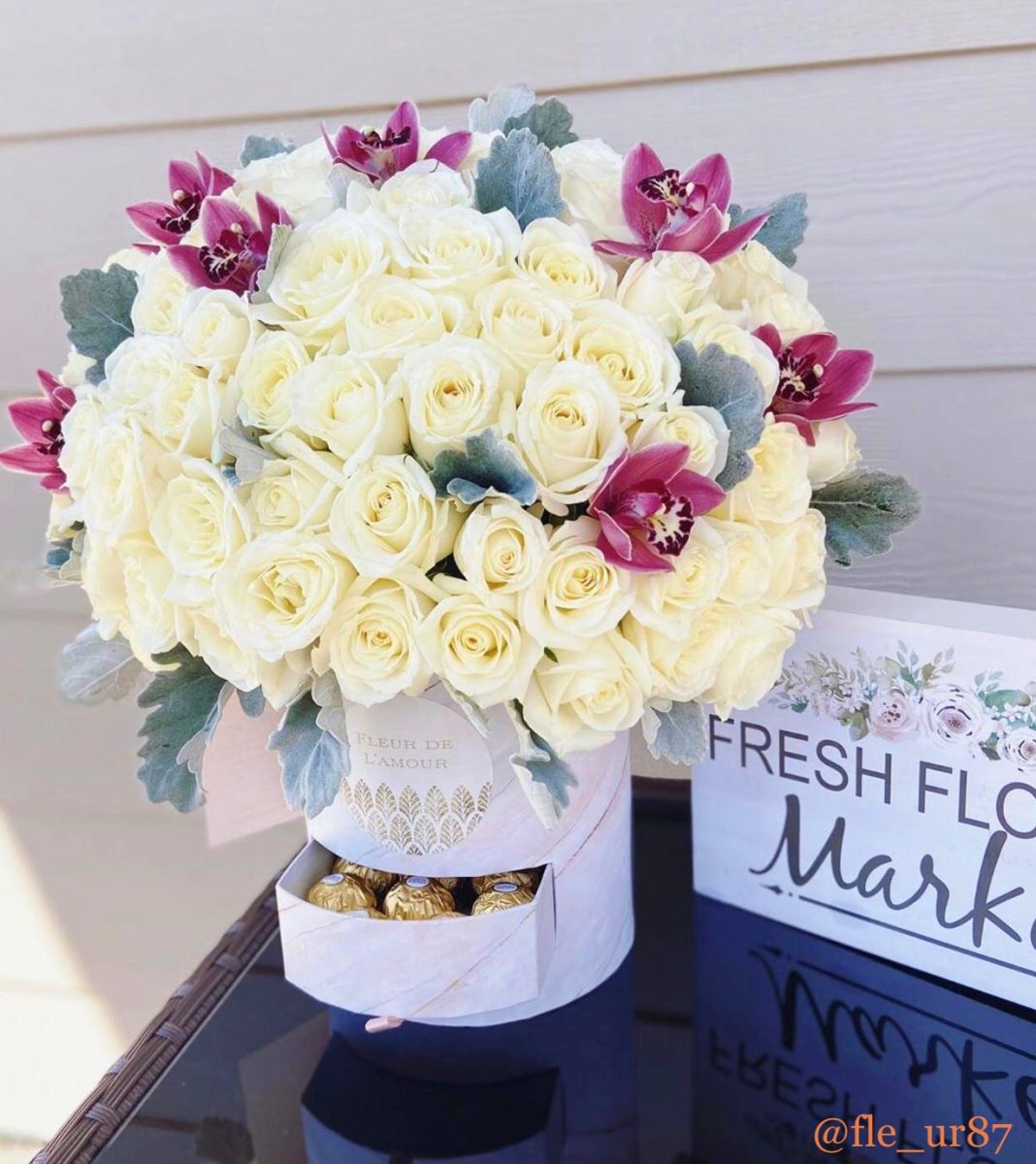 Round Shaped Flower Gift Box, with Tray, Size 6.7" dia x 7.9", Marble Design | W674